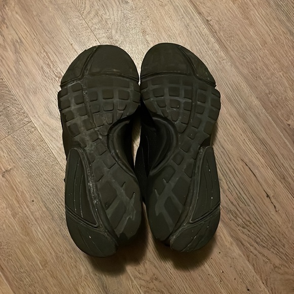 Nike Shoes - Picture 6 of 7